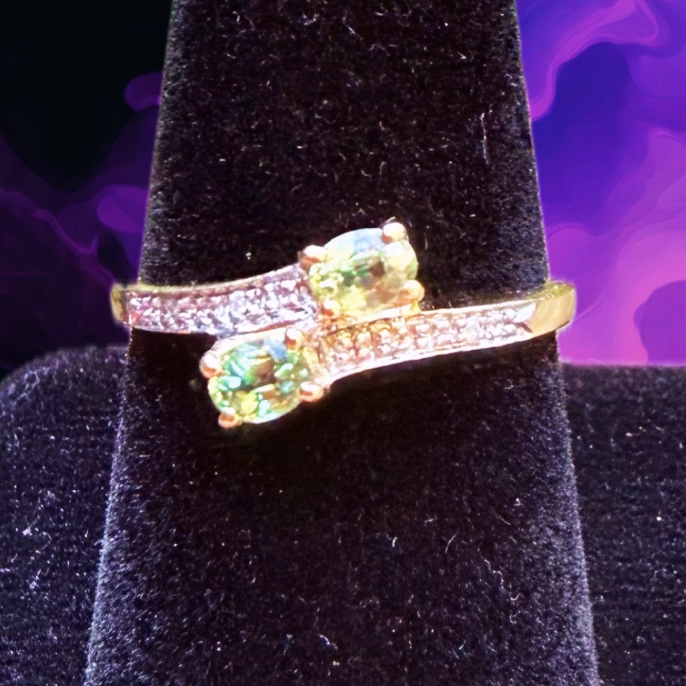 Solid 10k Yellow Gold Diamond And Peridot Bypass Band  Toi et Moi Ring Size 8.5